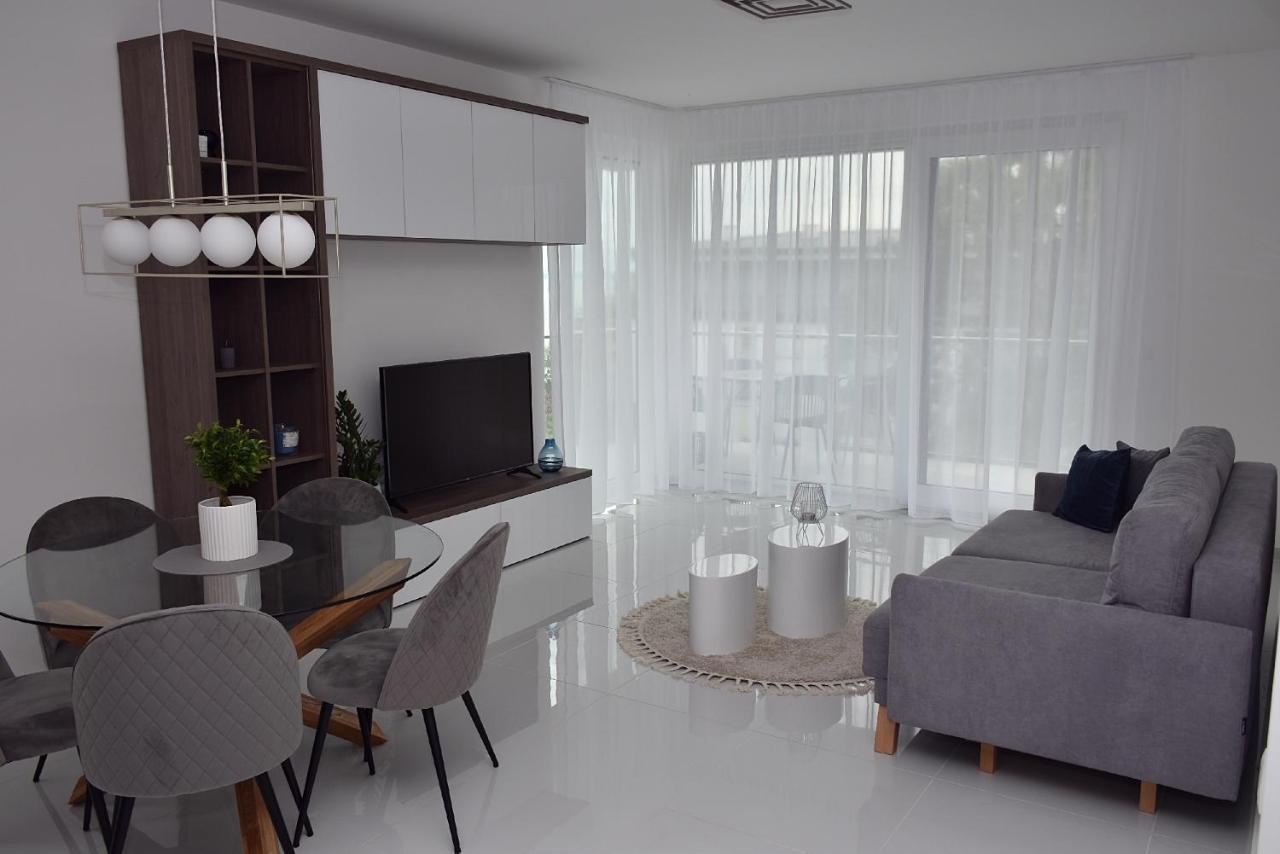 Limerence Apartments Шіофок Екстер'єр фото